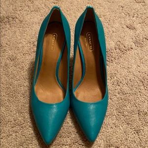 Coach Pumps